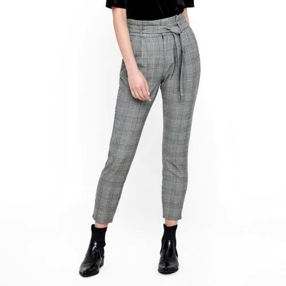 VERO MODA Black and WhitePlaid Paperbag Waist Pants with Belt - Picture 2 of 12